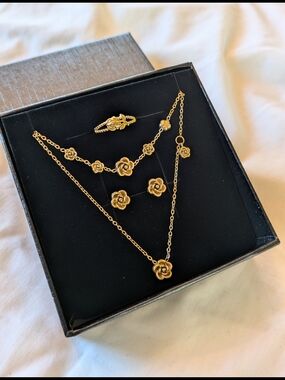 Brand New 18K Gold-Plated 4-Piece Jewelry Set Tarnish-Free • Hypoallergenic🌷